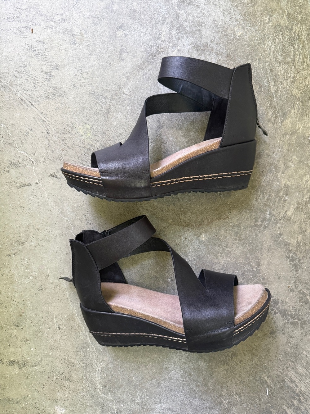 ANTELOPE Black Leather Wedge Sandals with Ankle Strap - Picture 5 of 9